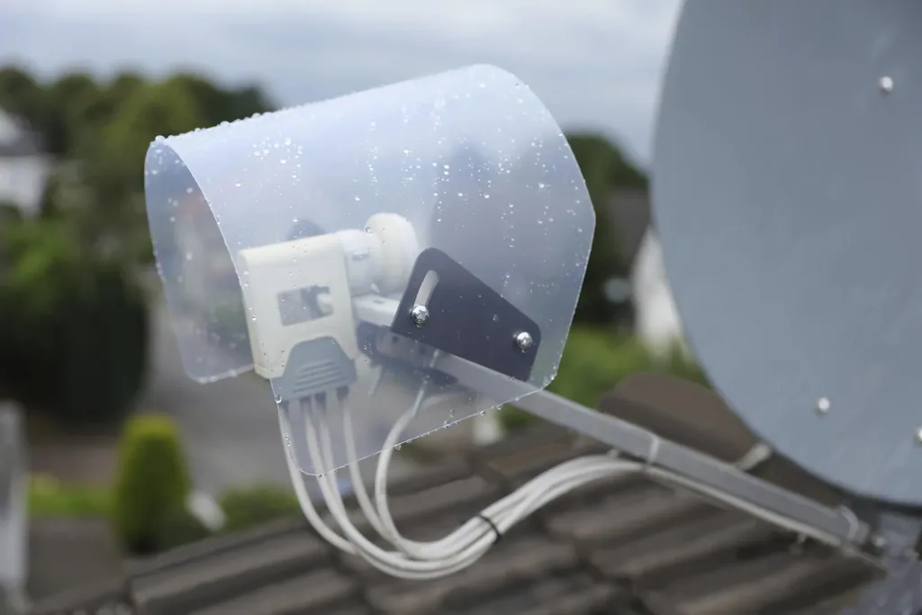 Regen- und UV-Schutz für LNBs von SAT-Anlagen