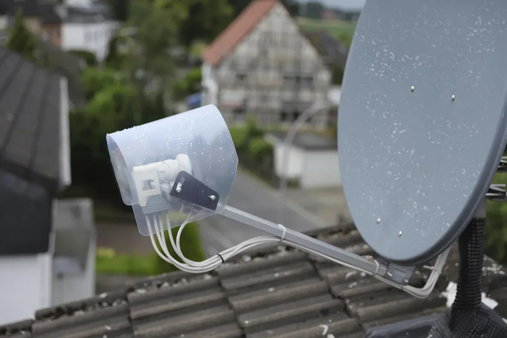 Regen- und UV-Schutz für LNBs von SAT-Anlagen