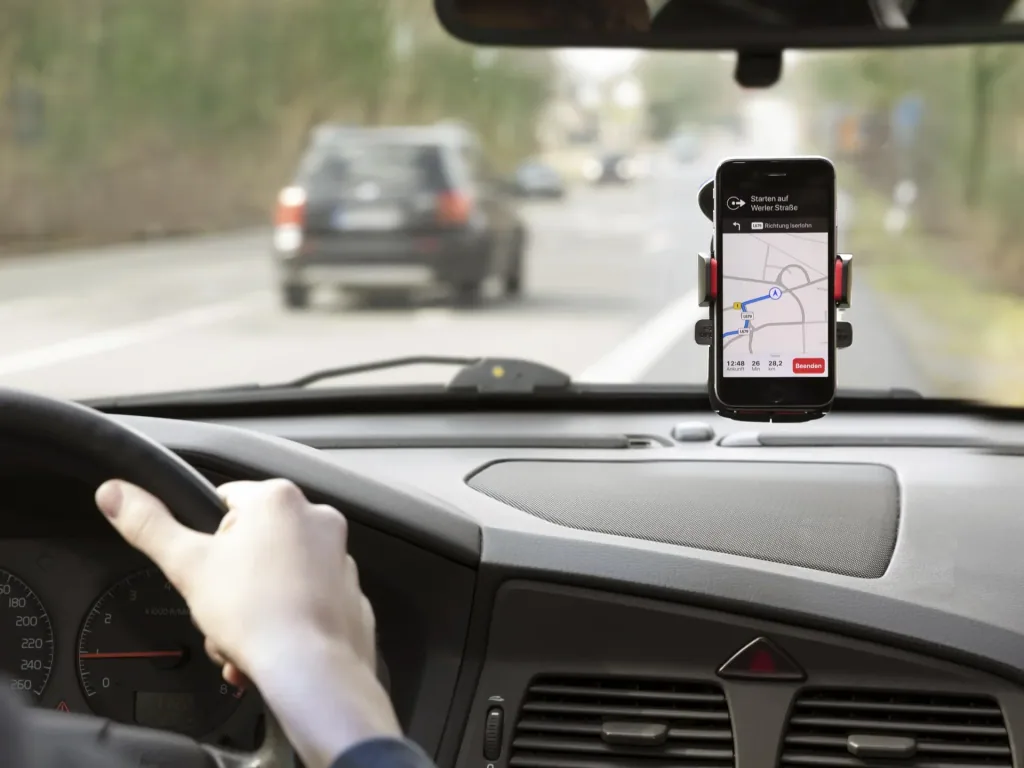 Smartphone und Handyhalter mit Saugfuß