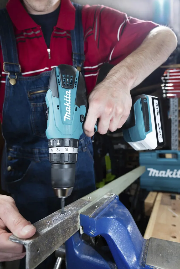 Akku-Schlagbohrschrauber HP457DWE10, 18 Volt - 2-Gang, Li-Ion mit 74-teiligem Zubehör