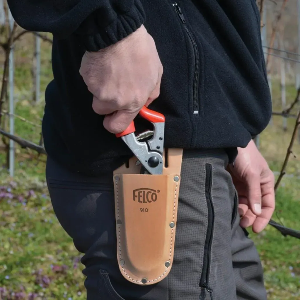 Lederträger Nr. 910 mit Gürtelklammer