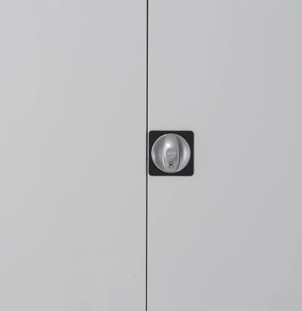 Flügeltürenschrank MKST 4/08 A, lichtgrau mit 42 x blauen Magazinkästen