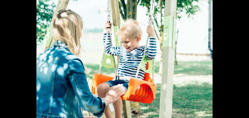 Mitwachsende Holzschaukel, Outdoor-Einzelschaukel für Babys und Kleinkinder, Schaukelseile höhenverstellbar, natur