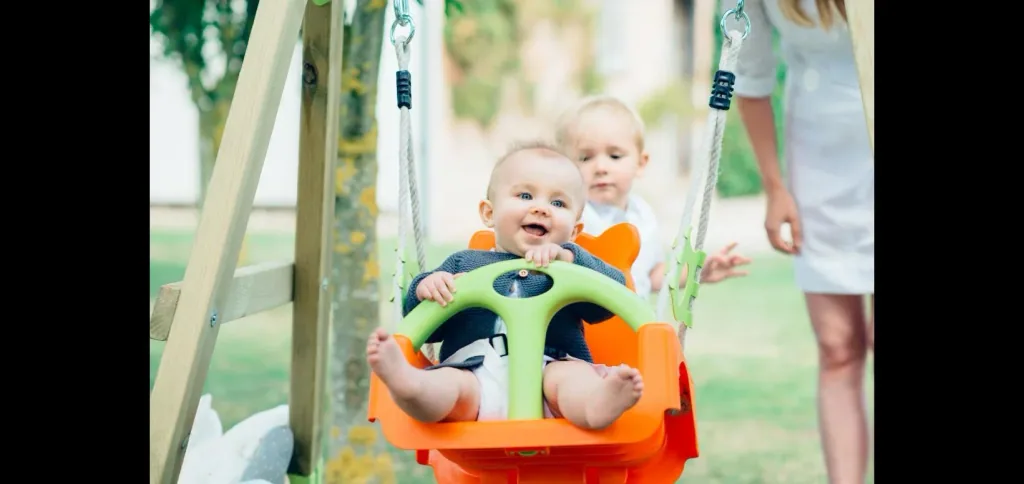 Mitwachsende Holzschaukel, Outdoor-Einzelschaukel für Babys und Kleinkinder, Schaukelseile höhenverstellbar, natur