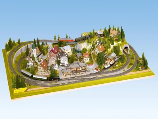 Fertiggelände Königsfeld - 160 x 100 cm, ca. 24 cm hoch, Spur H0, TT, koloriert und begrast, auf Holzrahmen