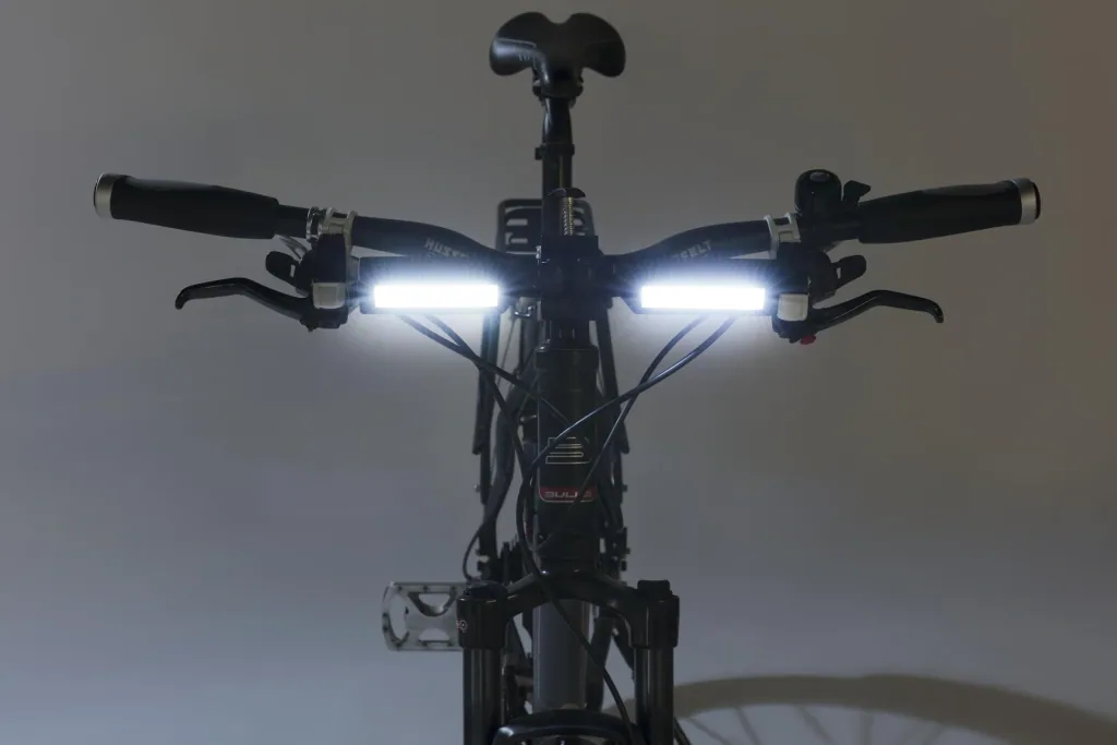 Arbeitsleuchte mit 360°-drehbarem Befestigungsclip