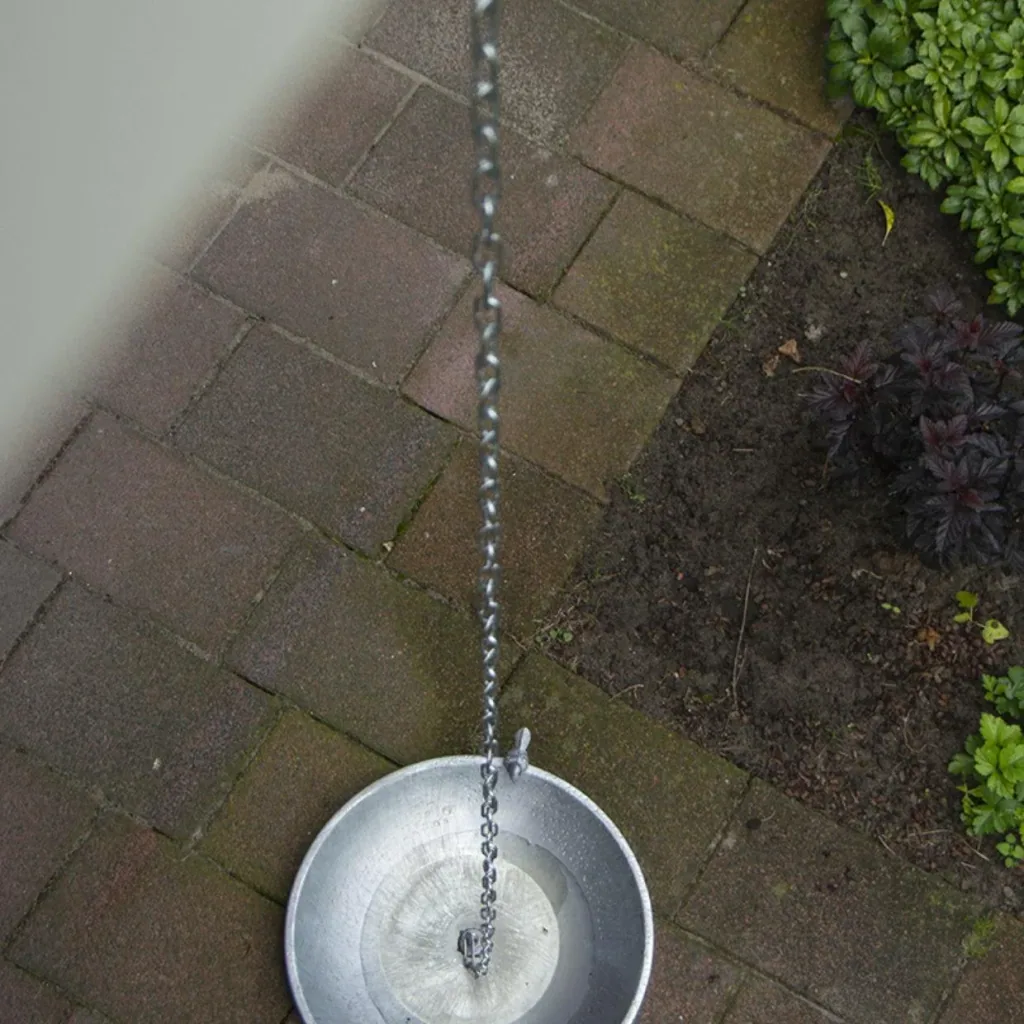 Regenwasserkette mit Vogeltränke