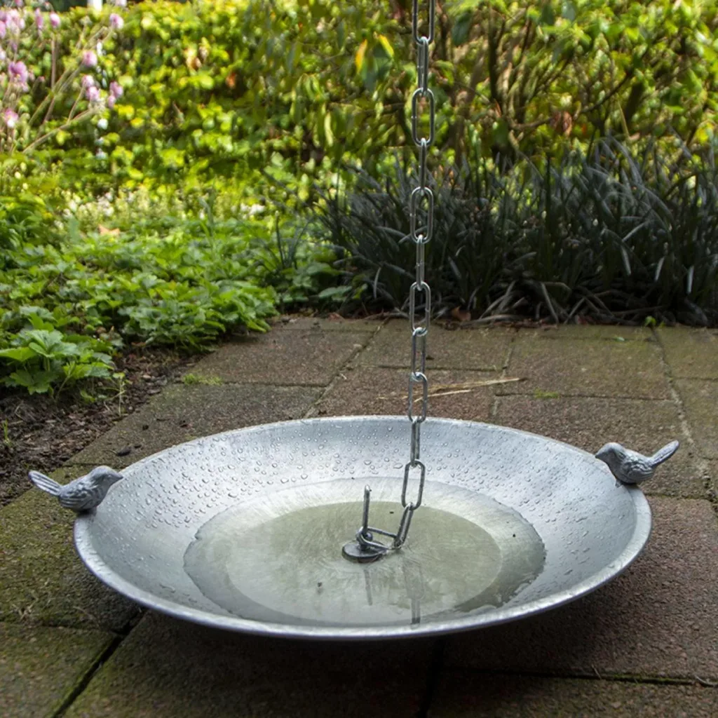 Regenwasserkette mit Vogeltränke