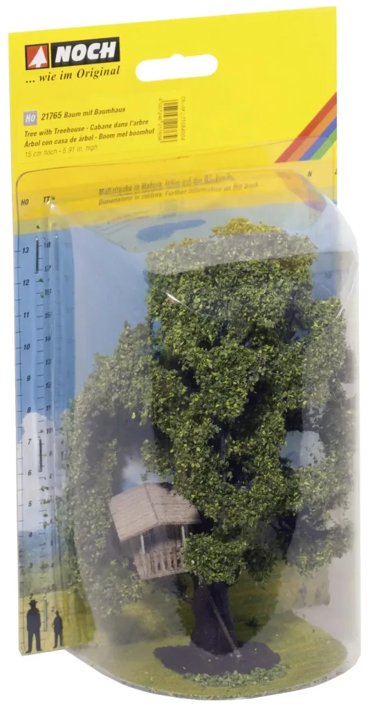 Baum mit Baumhaus