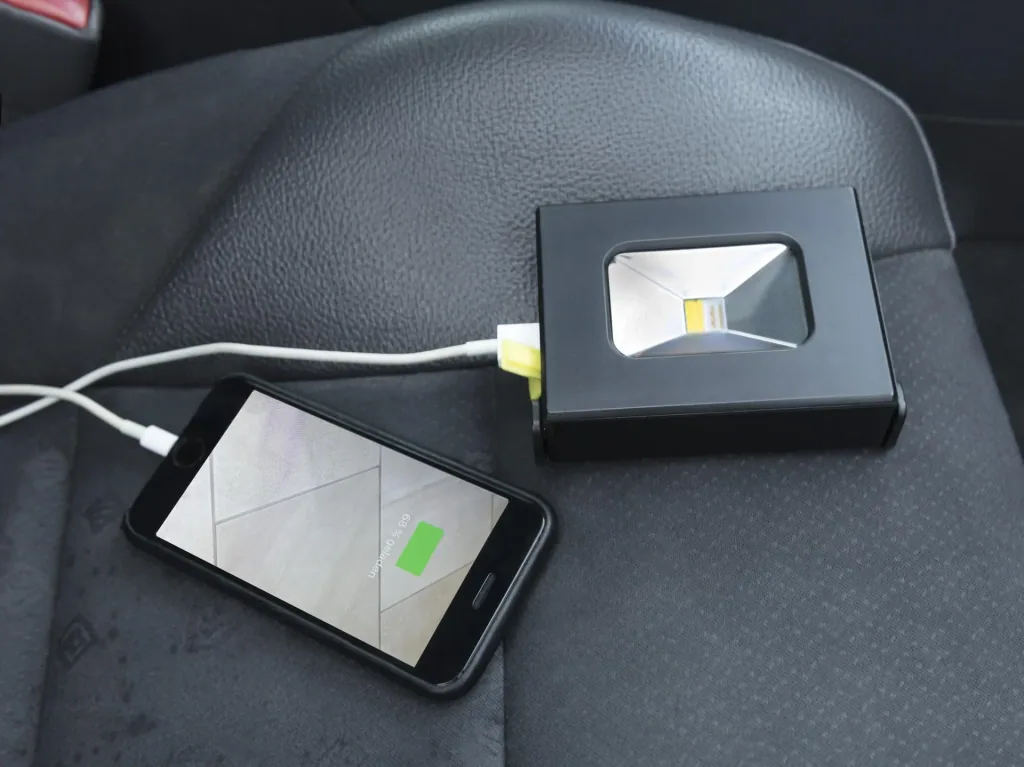 Mini Akku LED Fluter mit Powerbank