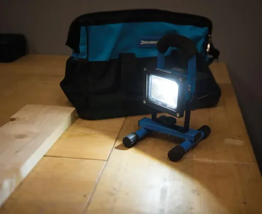 Wiederaufladbarer LED-Arbeitsscheinwerfer mit USB-Anschluss 10 W
