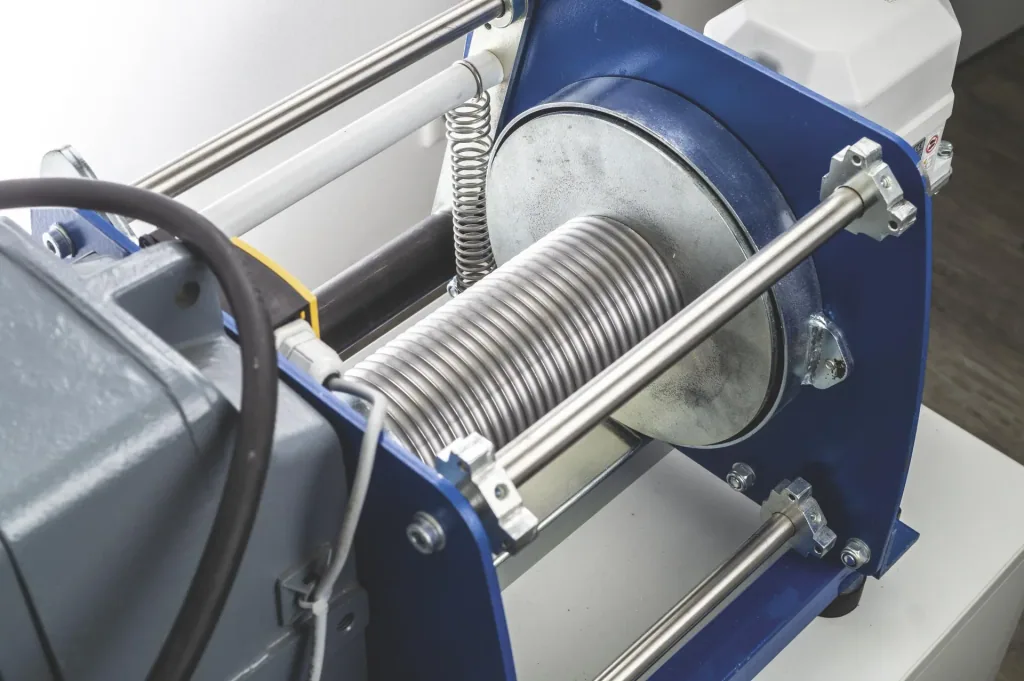 Elektro-Seilwinde PFW-C 250 einsatzfertig, max. 250 kg (1. Lage), 400V, 50 m Seil, IP55, Hubwinde für Materialtransport