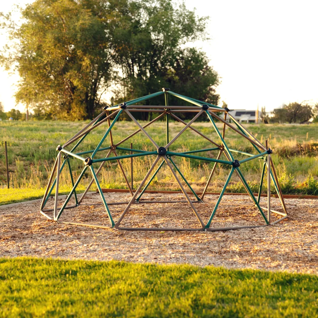 Geodome Kletterkugel mit Zelt