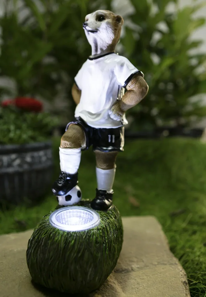 Solar Erdmännchen Figur "Miro" und LED Lichterkette mit 50 Fußbällen