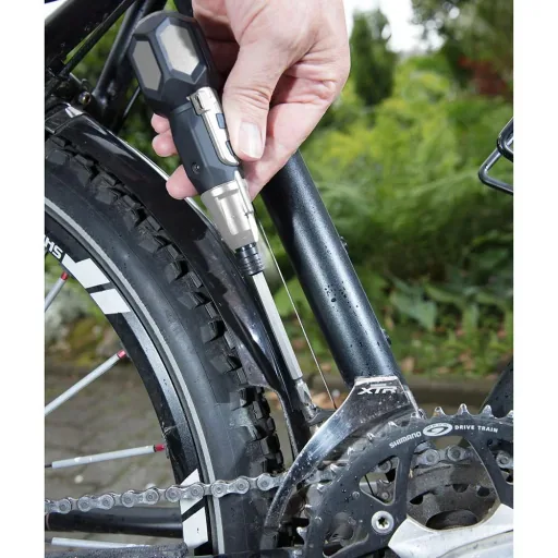 KOMPAKTER GRIFF 3,6V LI-ION SCHRAUBENDREHER MIT LED-LAMPE UND USB-LADEKABEL