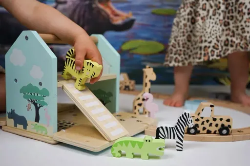 Jabadabado Kinderspielzeug, Holzspielzeug - Spielbahnset Go on Safari
