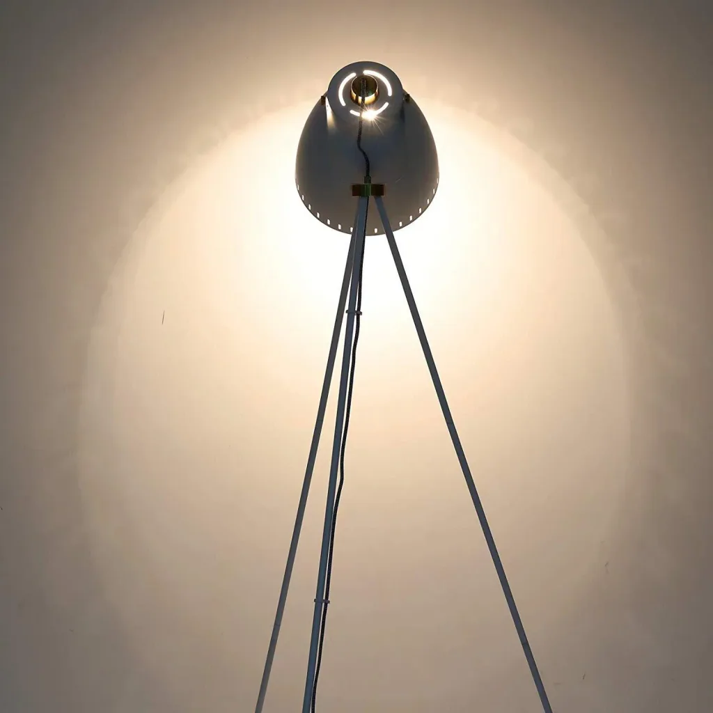 Tripod-Stehlampe