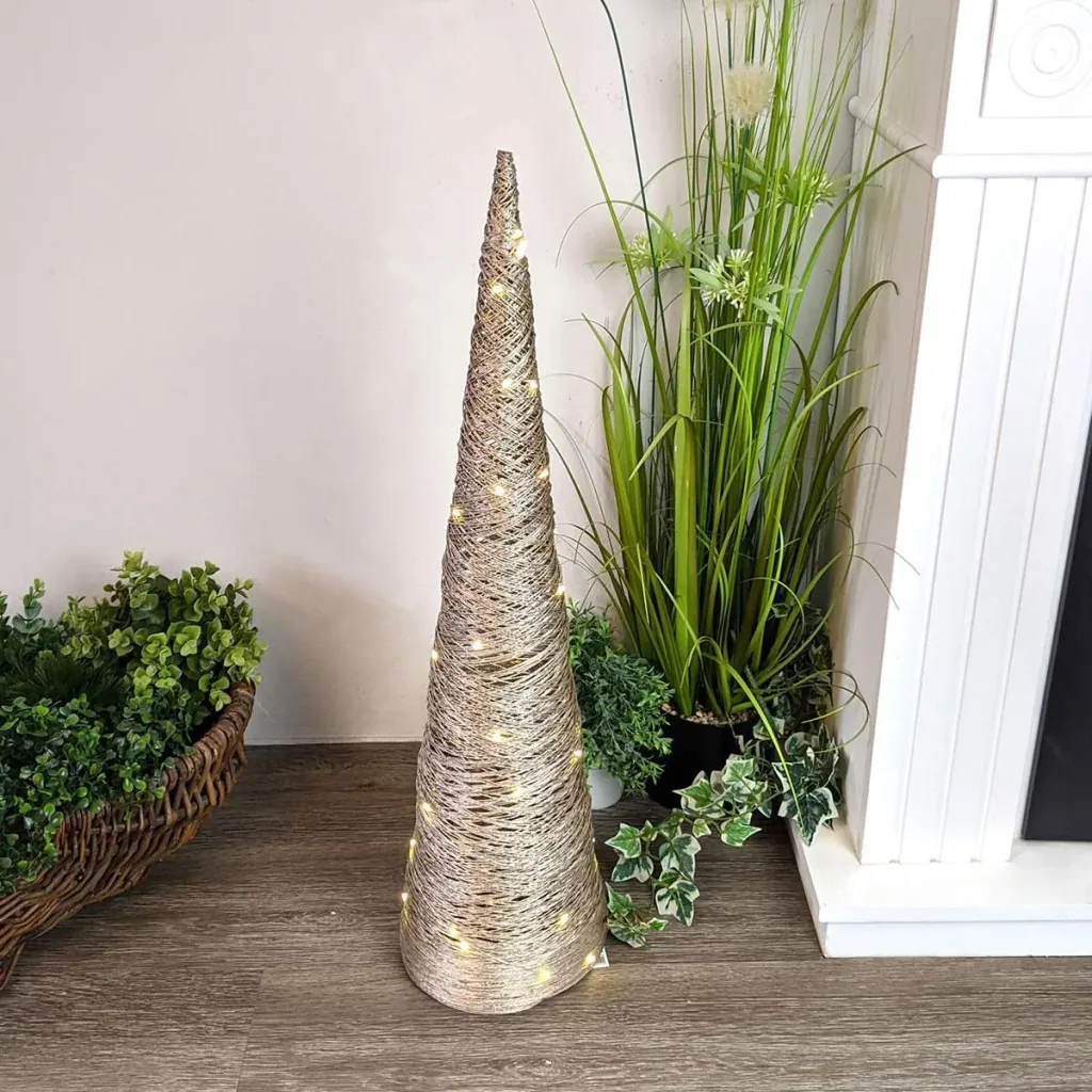 Dekorativer Lichtkegel - Pyramide 40 LED - H80cm - Gold