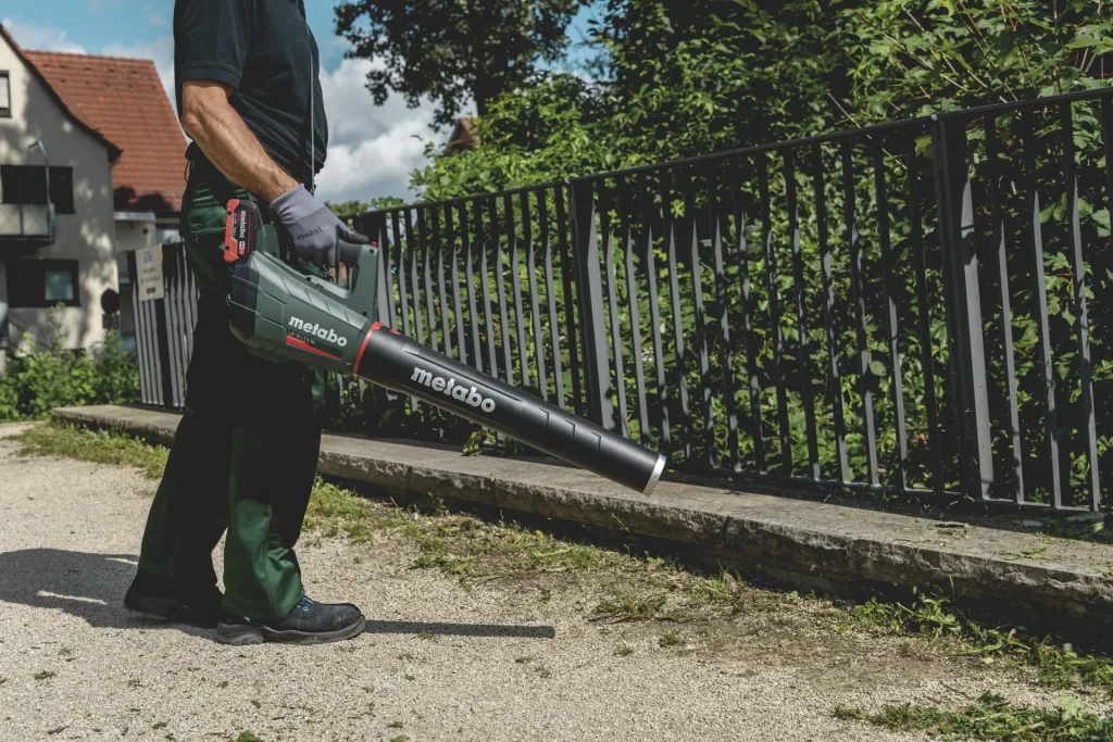Akku-Laubbläser LB 18 LTX BL 2x 5,2 Ah, Ladegerät ASC 55