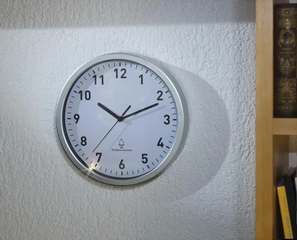 Funkwanduhr mit Türklingel