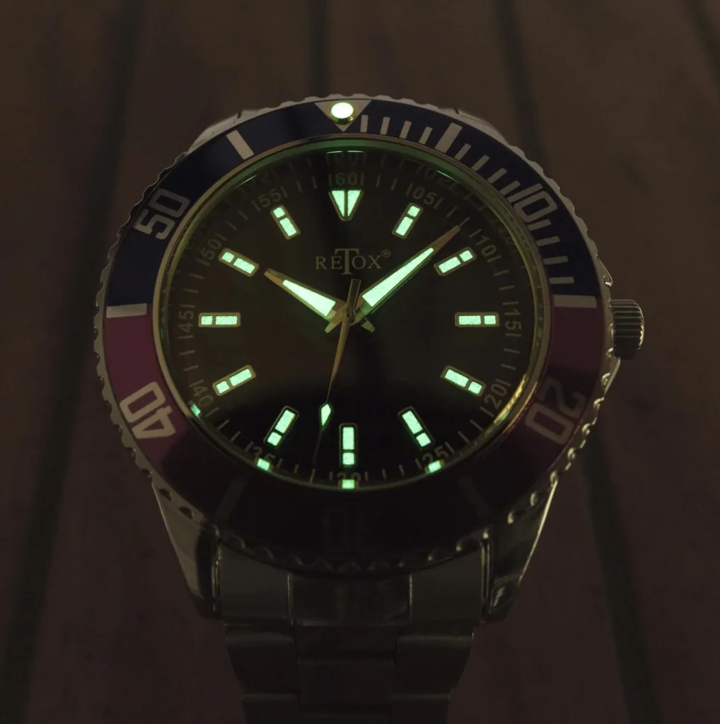 Herren-Armbanduhr, "Retox-Master" mit 2 farbiger Lünette und Edelstahlband, 3 bar wasserdicht