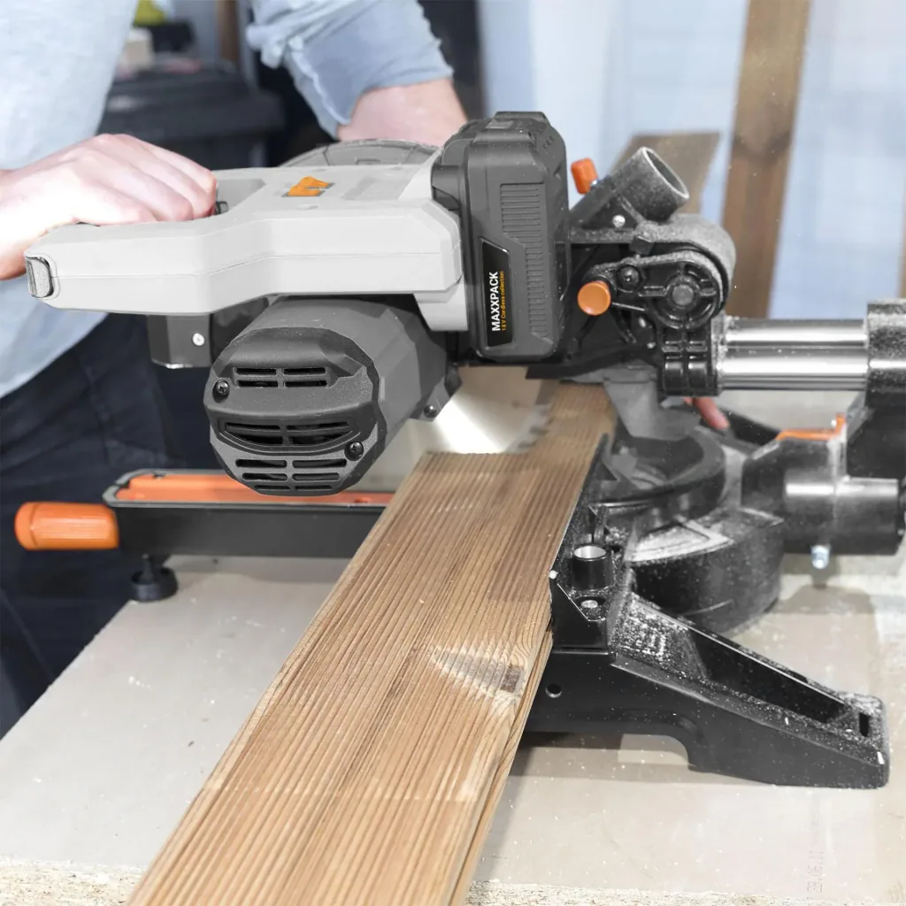 Maxxpack 18V Akku-Zug-Kapp-Gehrungssäge 210mm (ohne Akku und Ladegerät)