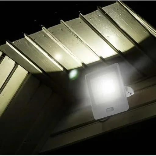 VT-138S LED-Flutlicht mit Sensor - 30 W - 2340 Lm - 3000K - Weiß
