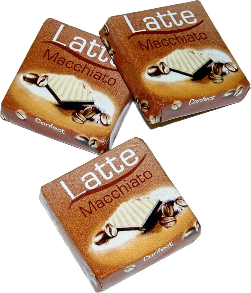 Kaffeebecher "Coffee" aus Porzellan gefüllt mit Eiskonfekt, 2er Set