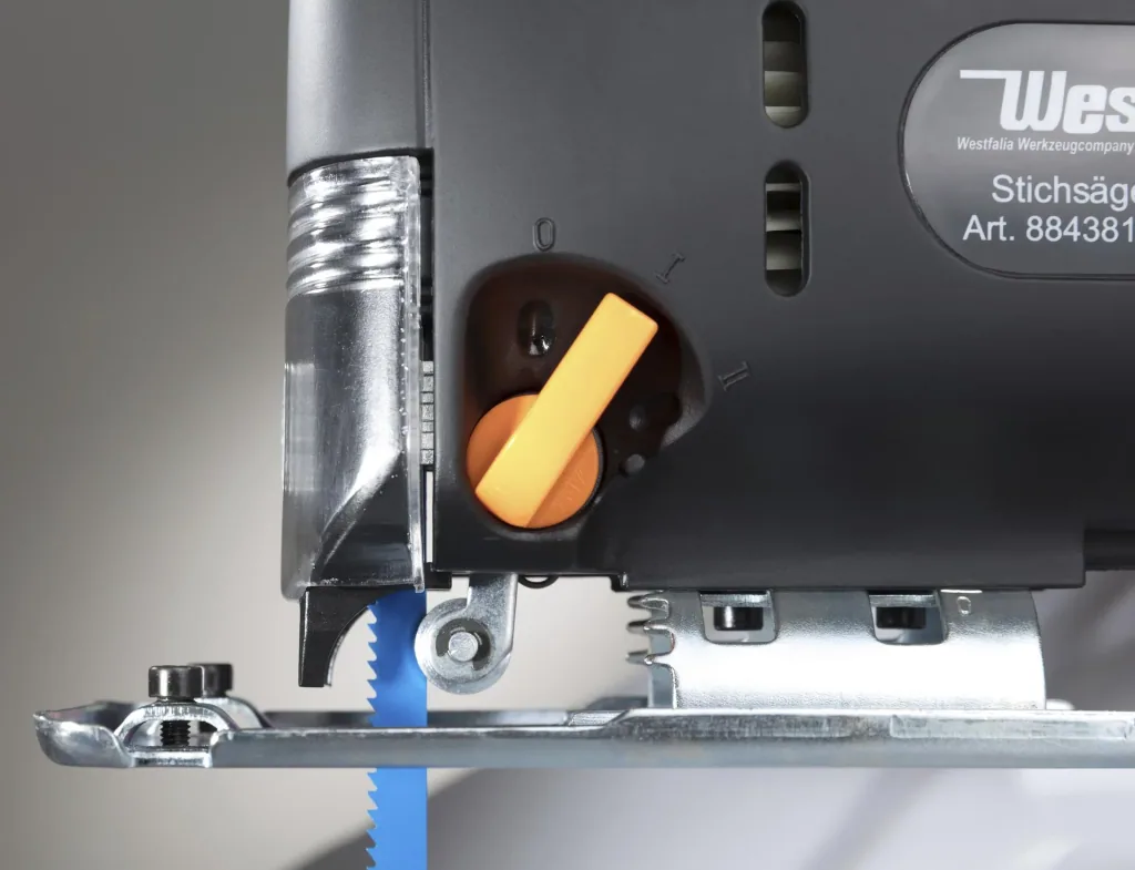 Pendelhub Stichsäge 710 Watt mit 5-teiligem Sägeblatt-Set