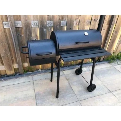 BBQ Grill - Smoker schwarz mit Thermostat und 3-teiligem BBQ Werkzeugset - Grillfläche 66 x 34 cm
